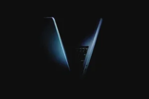 Apple、新型「M5チップ搭載MacBook」発表を予告—今週正式発表の可能性 Apple MacBook M5 ティーザーのビデオフレーム。(画像ソース: @gregjoz、X)