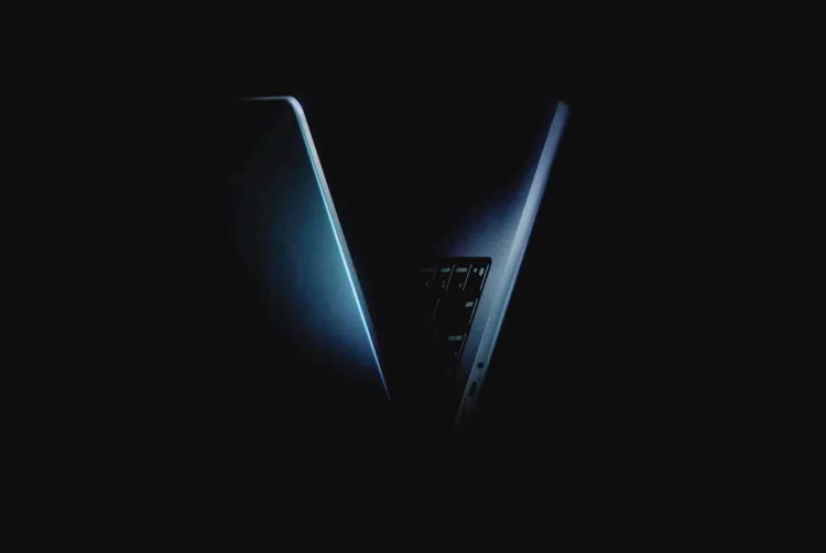 Apple MacBook M5 ティーザーのビデオフレーム。(画像ソース: @gregjoz、X)