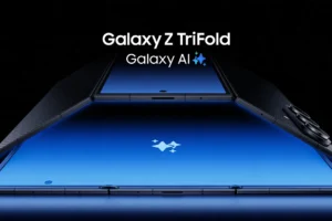 Samsung Galaxy Z TriFoldを広げた状態で表示する折りたたみスマホ