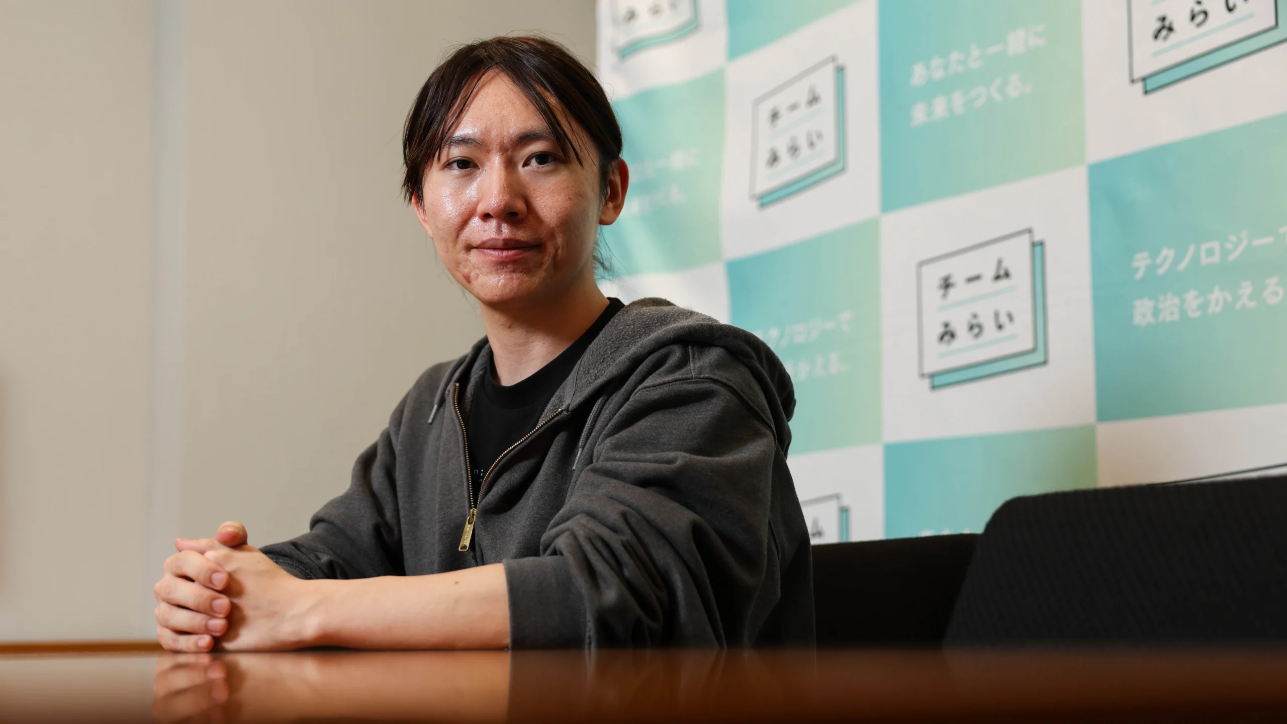 AIを活用したデジタル民主主義を推進するチームみらいのイメージ（日本の政治とテクノロジーの融合）