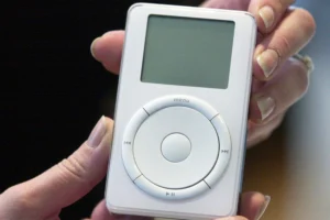 Z世代の間で再注目される、シンプルで集中できる音楽体験を象徴するクラシックなiPodデバイス。