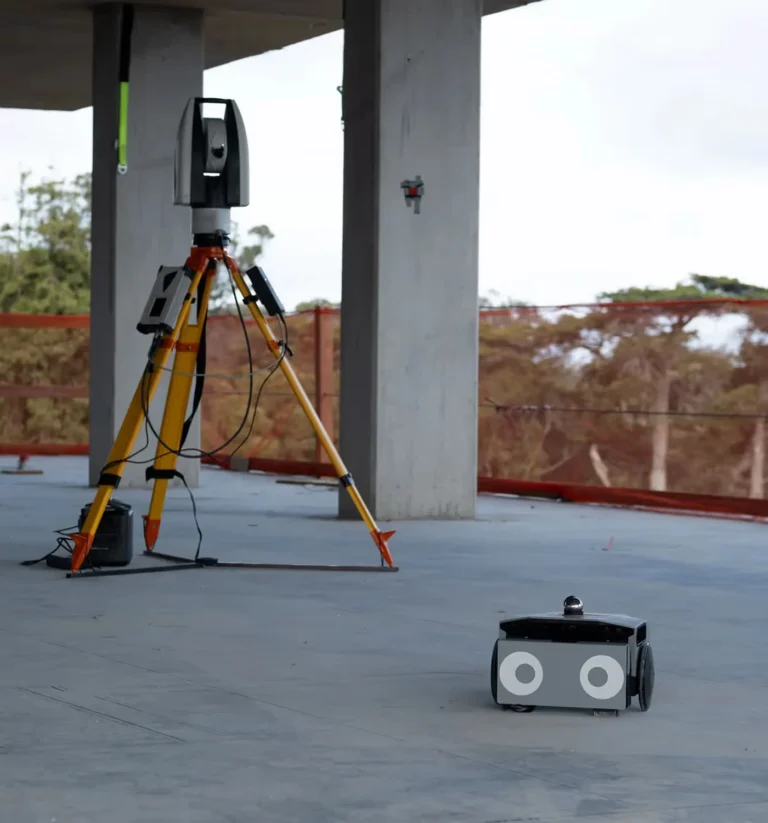 建設現場で稼働する墨出しロボットのイメージ（Image Source: Dusty Robotics）