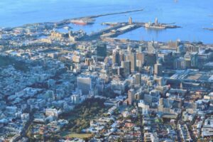 建設の脱炭素は“後で集計”から“AIで常時管理”へ:BIM・IoT・LCAがつなぐカーボンDX 建築・インフラのライフサイクル全体でカーボンを可視化するイメージ(Image Source: World Green Building Council)