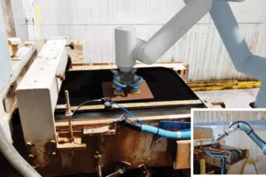 建設ロボットは“現場で試す”前に“仮想空間で鍛える”へ:シミュレーションAIが変える導入プロセス ABB RobotStudio HyperRealityによるロボット仮想訓練・シミュレーションのイメージ(Image Source: ABB)
