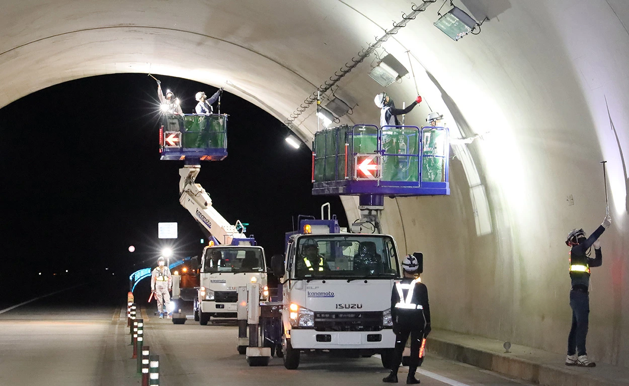 国土交通省 近畿地方整備局「メンテナンス」 )