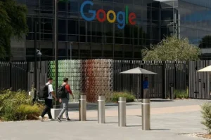 GoogleがAIの成長とデジタル変革を支えるデータセンターやインフラ建設プロジェクトにおいて、技能職人材の育成を推進する様子。