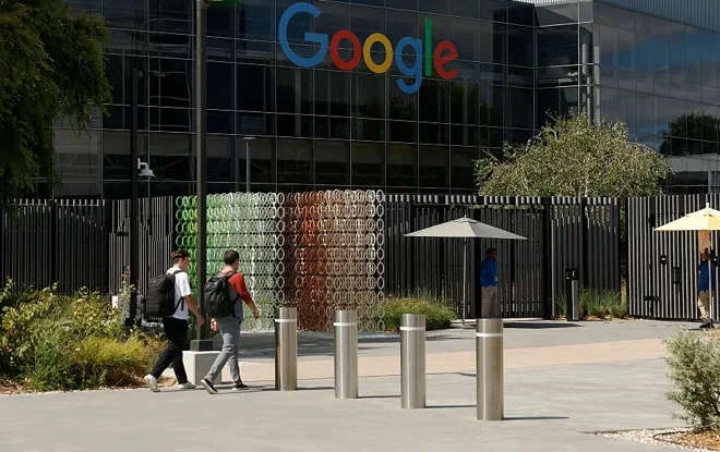 GoogleがAIの成長とデジタル変革を支えるデータセンターやインフラ建設プロジェクトにおいて、技能職人材の育成を推進する様子。