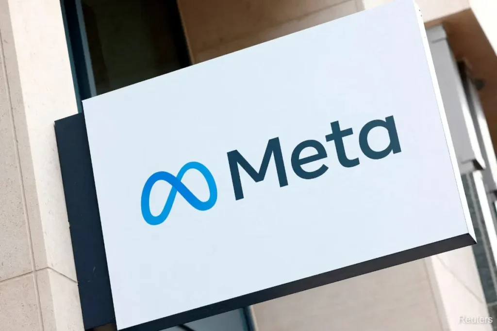 MetaのCEOマーク・ザッカーバーグ氏がAI戦略の見直しについて語る様子と、世界的なAI転換の加速および日本の段階的なAI導入アプローチとの対比。