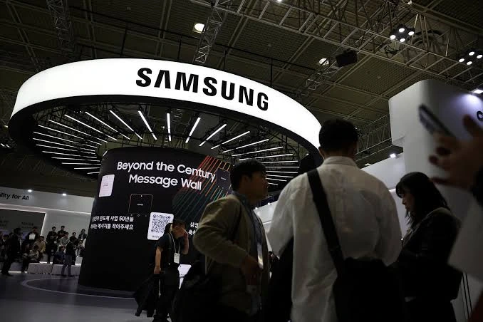 AI半導体市場の成長を背景に好業績を発表したサムスン電子とデータセンター向けメモリチップのイメージ