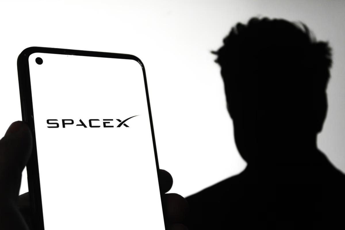 SpaceX 携帯キャリア — SpaceX、携帯電話キャリア事業への本格参入を計画か IPO申請書類で野心的な収益目標が明らかに
